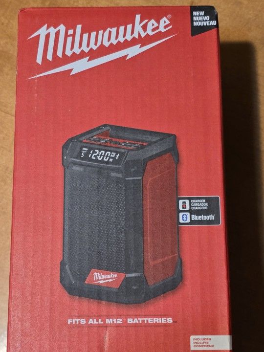 M12 12-Volt Lithium-Ion Cordless Bluetooth/AM/FM Jobsite Radio/Charger No low ball offers Pick up Burien