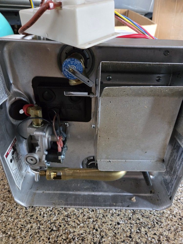 Suburban 6 gallon RV Water Heater