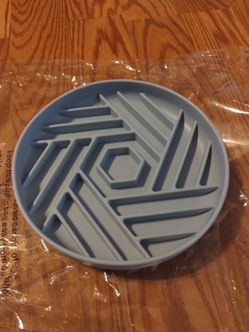 New Silicone Slow Feeder Dog Bowl with Suction Base, Anti Choking Pet Bowl