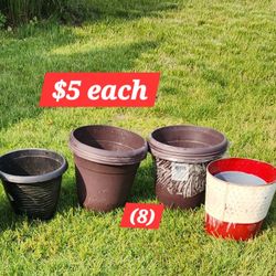 Planters  12 Available READ DESCRIPTION 