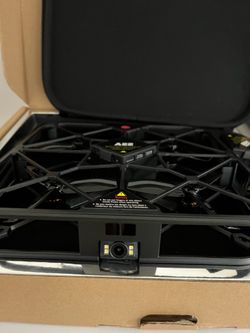 AEE Sparrow 360 A selfie mini-drone with a 12 MP Full HD camera / un minidron selfie con cámara Full HD de 12 MP