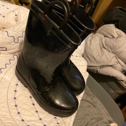Rain Boots Size 11 Youth (ALL scammers Please Move On)!