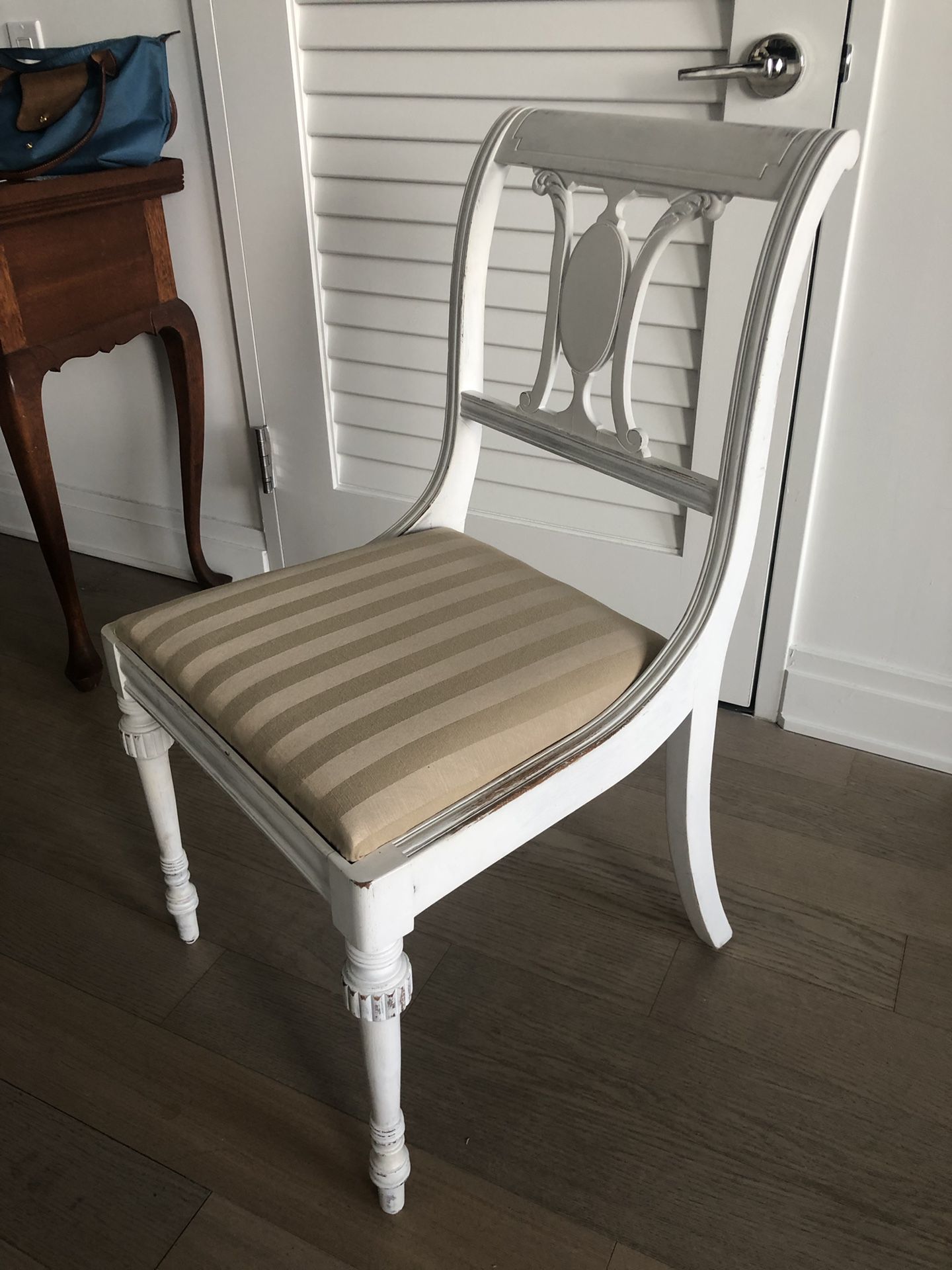 White chair, new upholstery, great condition - $10 or best offer