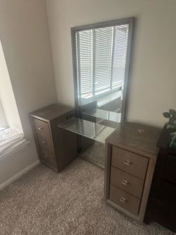 Vanity dresser