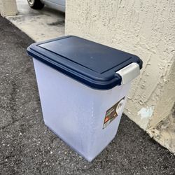 Pet Food Container 