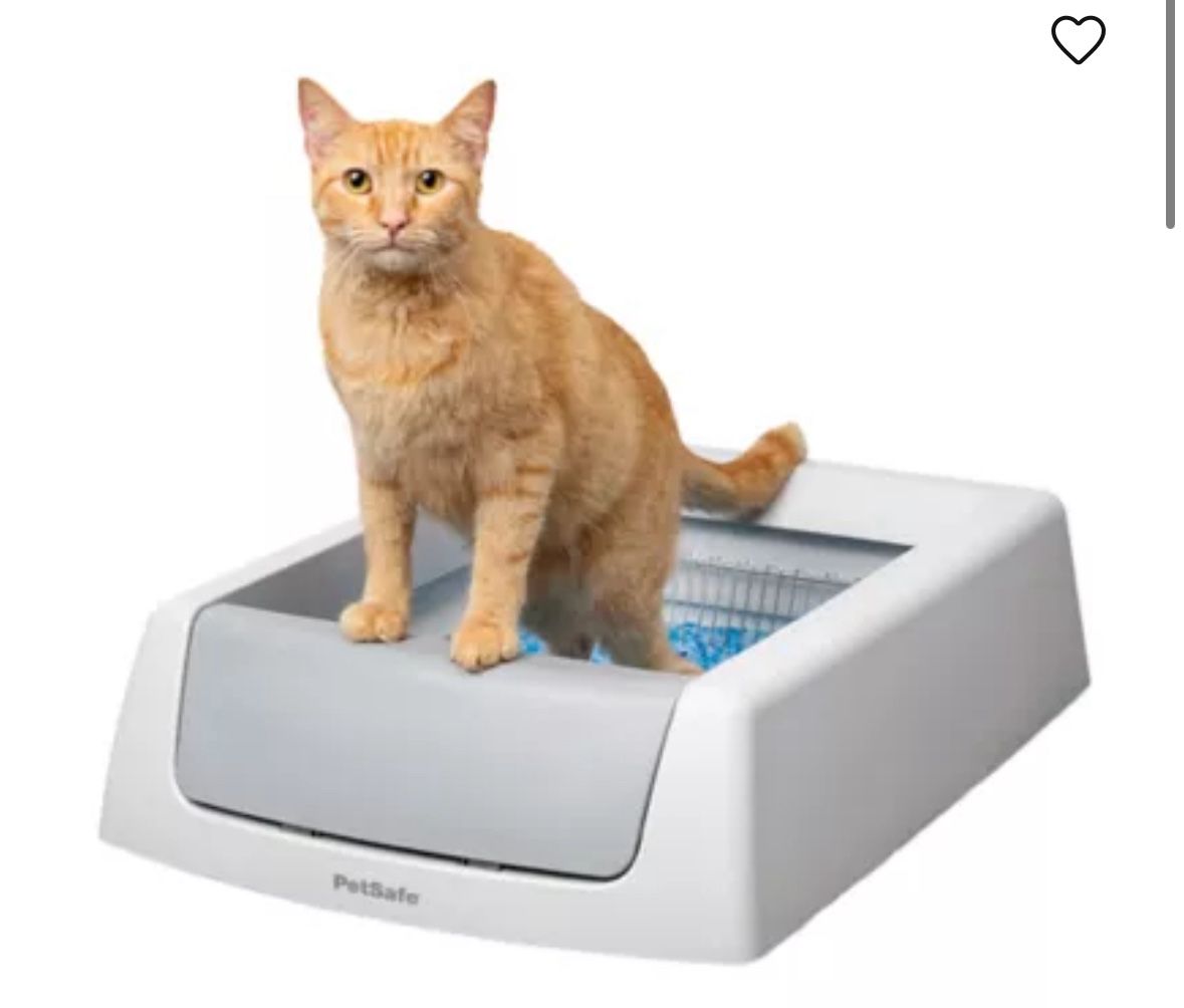 2 automatic litter boxes, 1 reusable metal tray, and 1 bag of litter refill.