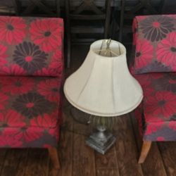 2 Living Room Chairs with Lamp