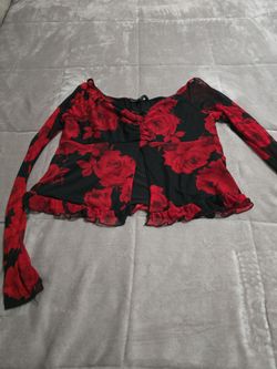 Shear arms baby doll rose crop top