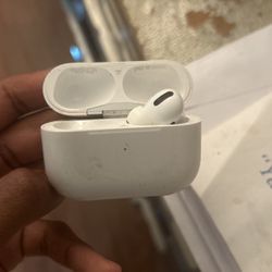 AirPod Pros Case And Right POD 
