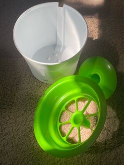 Cat water fountain