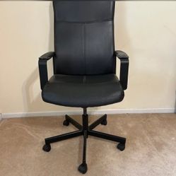 Comfortable and Adjustable Executive Chair