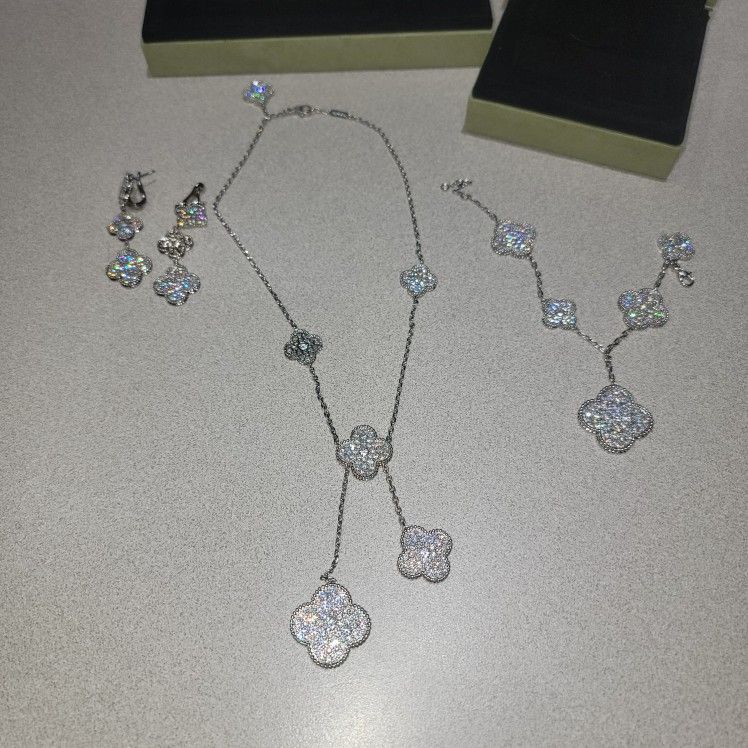 Clove Style VanCleef Necklace Set