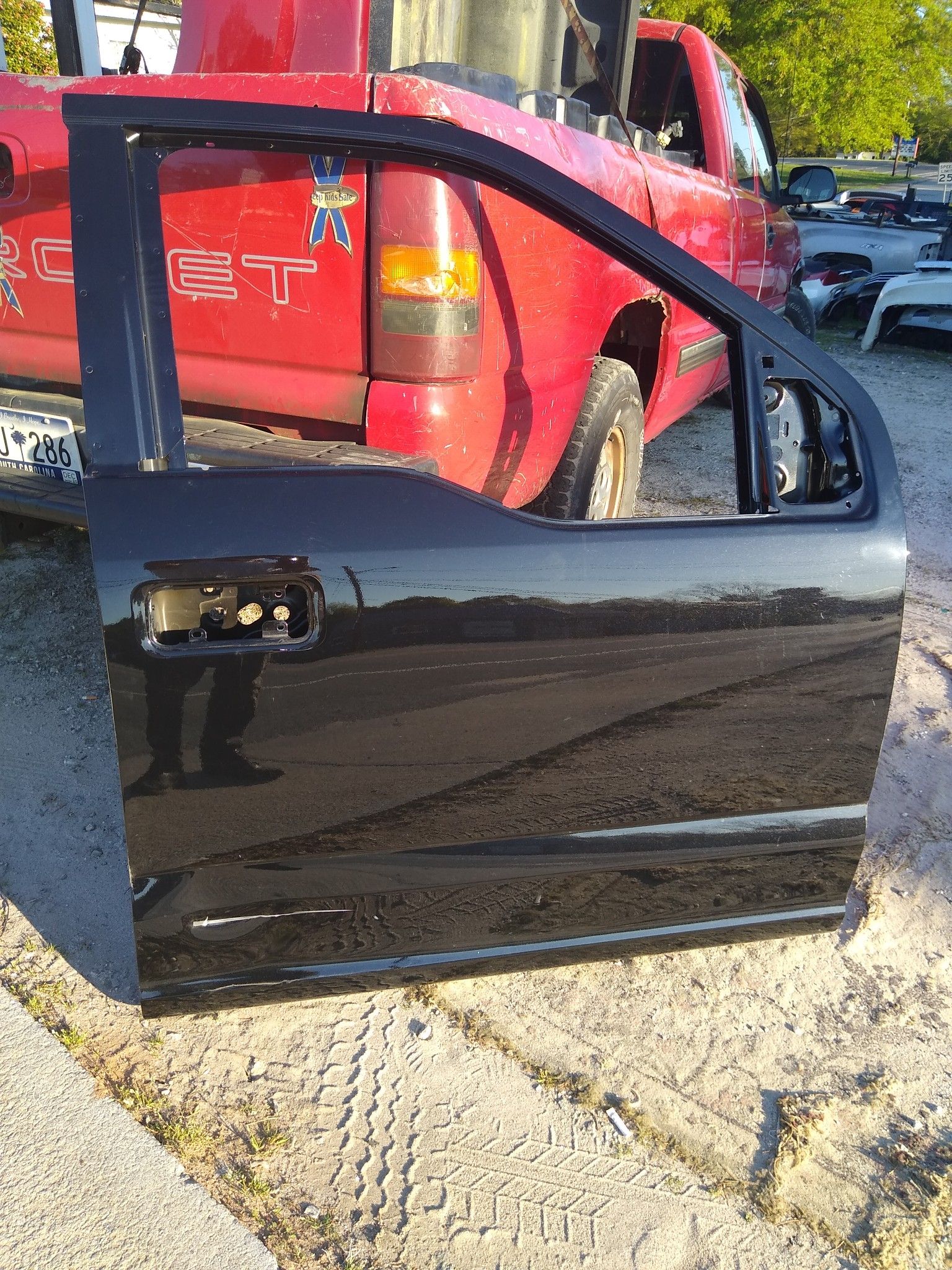 Passenger Front door for 2014 to 2020 F150 ..Also this door will fit the 2019 to 2020 F350. Aluminum bodystyle