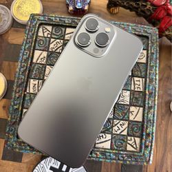 IPhone 13 pro 256GB graphite unlockedb