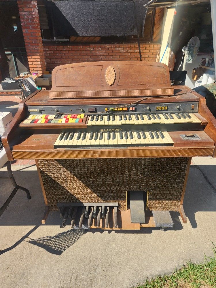 Hammond Organ XL125