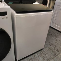 New LG - 5.5 Cu. Ft. High Efficiency Smart Top Load Washer with EasyUnload - Alpine White