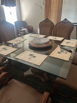 DINING ROOM SQUARE GLASS TABLE