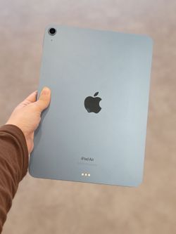 10% off up to 50$ discount Valid Until June 30th -  Apple - iPad Air 4 10.9" (WiFi) (Used - Small Dot Screen) 