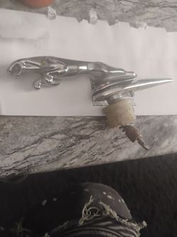 Jaguar hood emblem