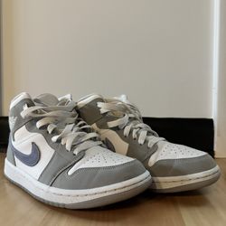 Woman’s Air Jordan 1 Mid Wolf Gray -Size 7