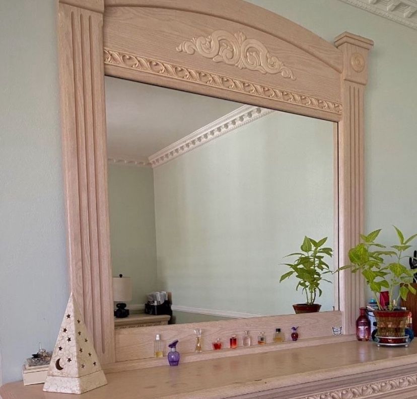 FREE DRESSER MIRROR, WOOD WHITE WASH COLOR,,MINT CONDITION
