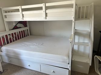 Bunk bed with twin and full mattresses