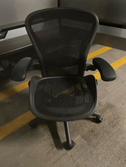 Herman Miller Aeron Chair Size B