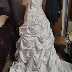 Davids Bridal Wedding Gown 