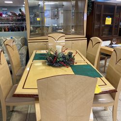Table With 6 Chairs And Hutch