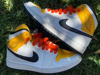Jordan 1 Mid Sneakers