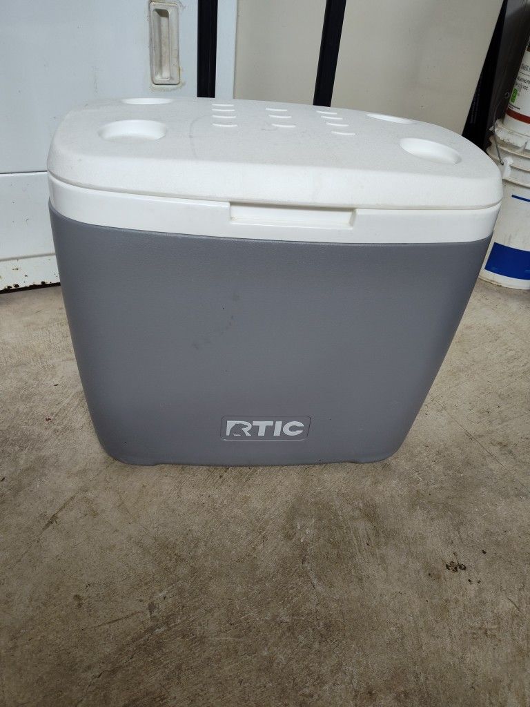 Gray Rtic Ice Chest with Wheels for Sale in San Antonio, TX OfferUp