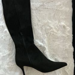 NEW, NEVER WORN, CHARLES BY CHARLES DAVID , BLACK TALL BOOTS WITH ZIPPER , SIZE 9 1/2, PAID $120. BUY TODAY $ 30.00