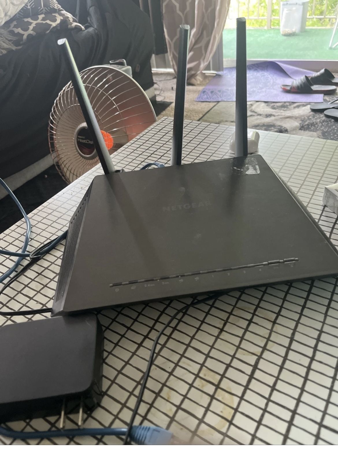 NETGEAR Nighthawk AC1900 Smart WiFi Router (‎R7000-100NAS)