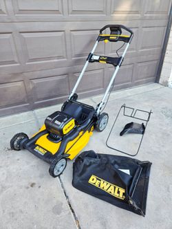 DeWALT 20V XR Lawn Mower