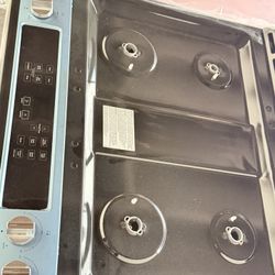 Whirlpool 30-in 4 burners 5-cu ft Slide-In Natural Gas Range ( Fingerprint Resistant Stainless Steel )