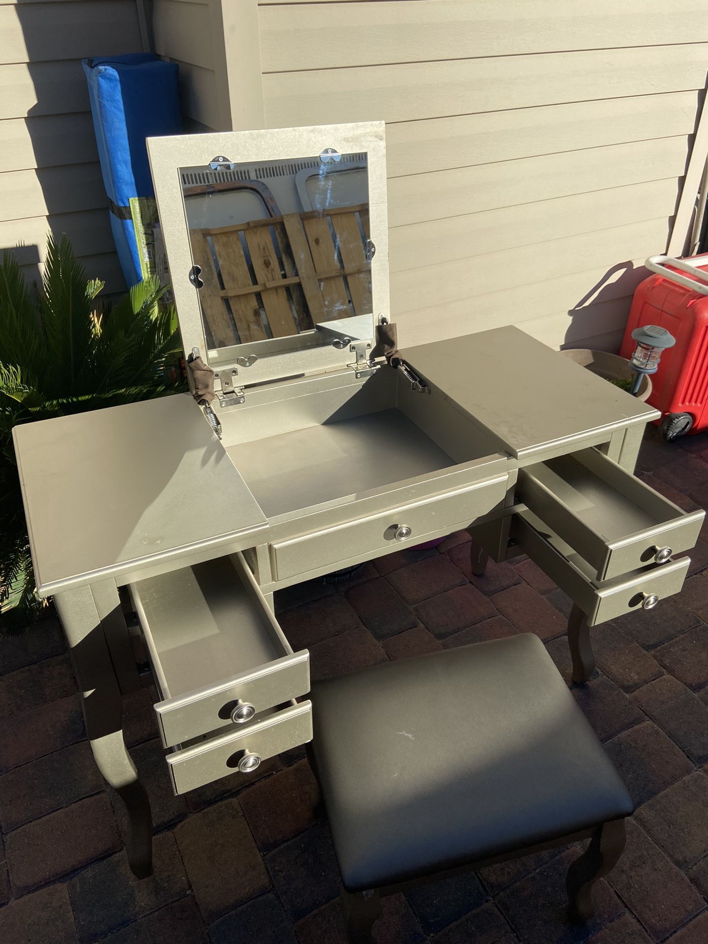 Makeup Vanity Dresser with Mirror And Matching Seat
