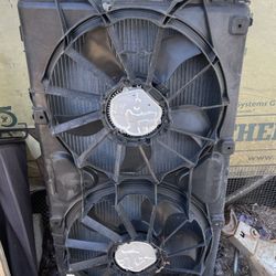 OEM NEW 2019-2020 GM Chevrolet Silverado Shutter Assembly Front 