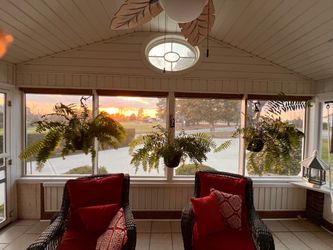 2 Wicker Patio Chairs w/table