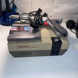 Nes With Duck Hunt/mario And Gun For Duck Hunt (no Cords For Setup)