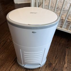 Dekor Classic Hands-Free Diaper Pail
