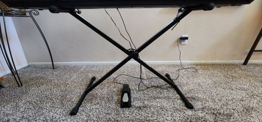 Yamaha P-225 Digital Piano + Stand + Pedal