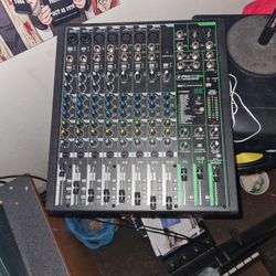 Mackie ProFX12 Professional Effects Mixer