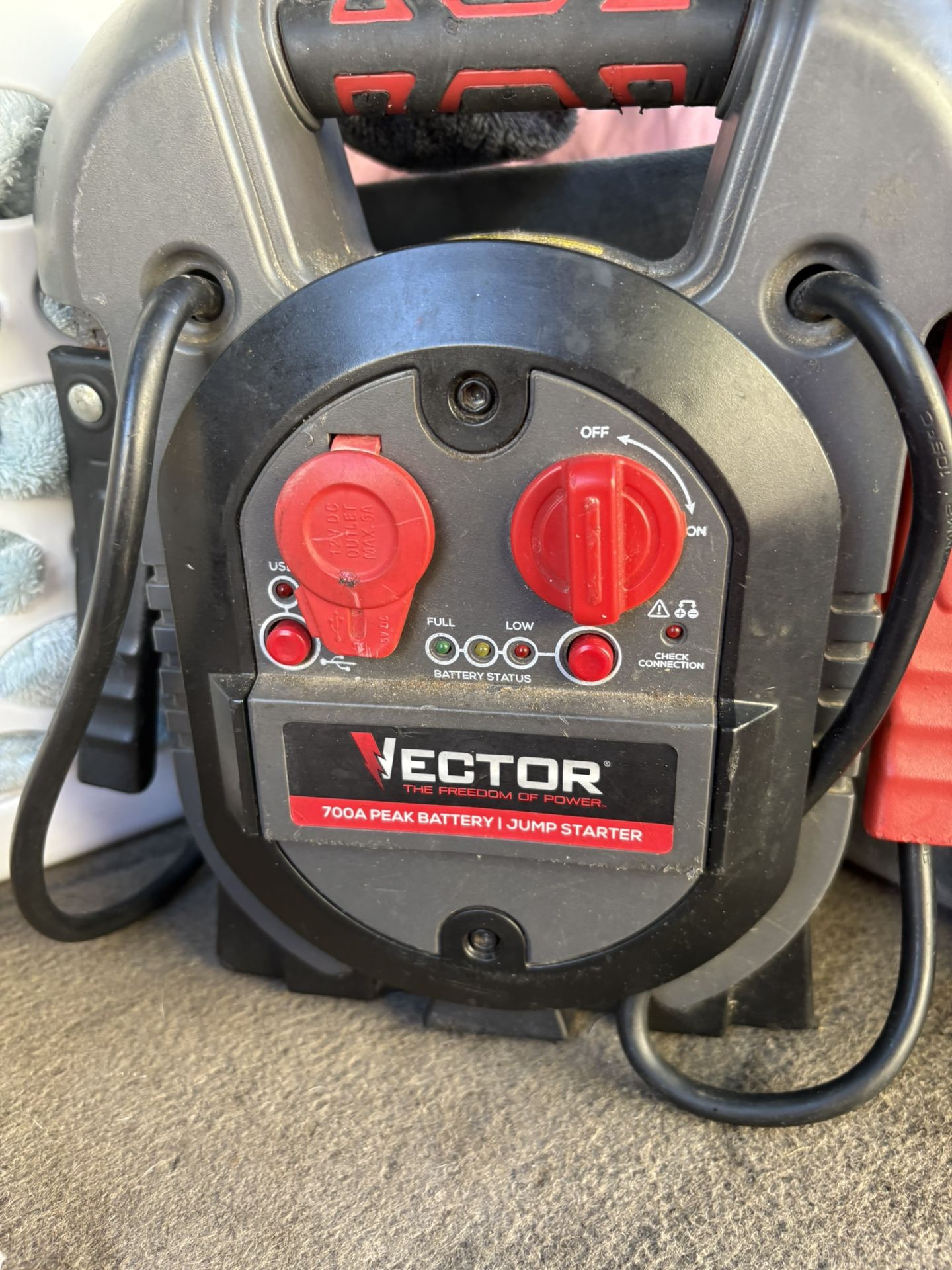 VECTOR J312V Jump Starter, 700 Peak Amp, USB Charging Port, Rechargeable Battery