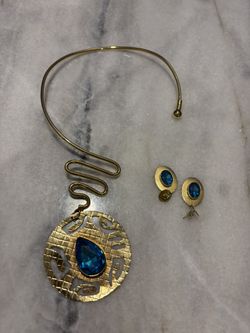 Matching necklace & earring set