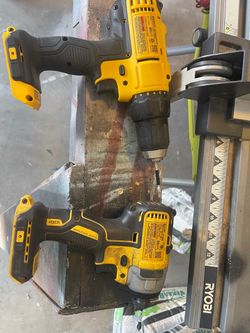 DeWalt DCD771 Drill and Brushless Impact Driver Set