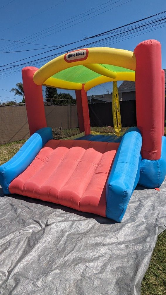 Little Tikes Jump 'n Slide Bouncer with Arched Canopy Overhead