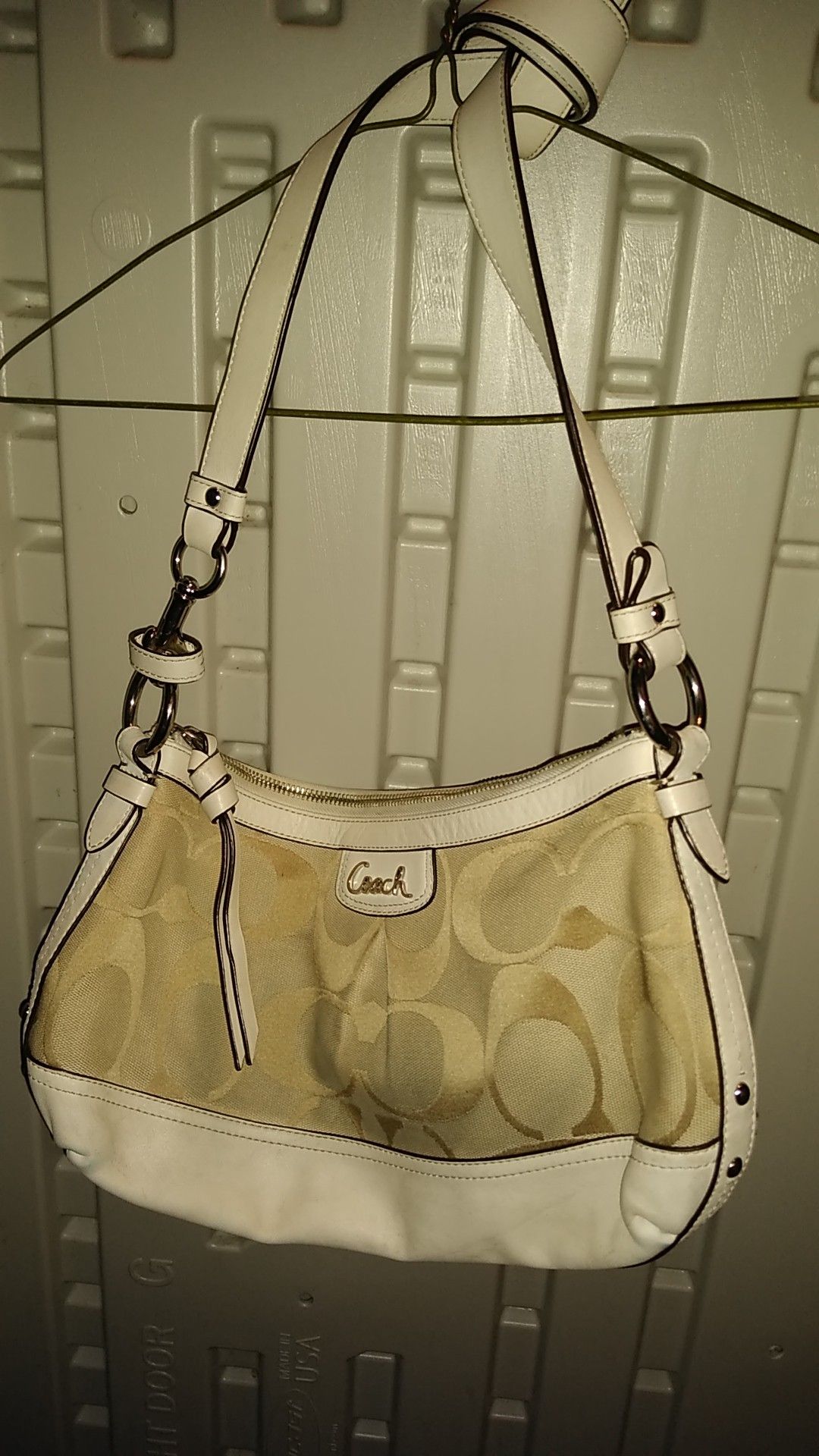 AUTHENTIC COACH SIGNATURE CROSSBODY HANDBAG MEDIUM SIZE F19731