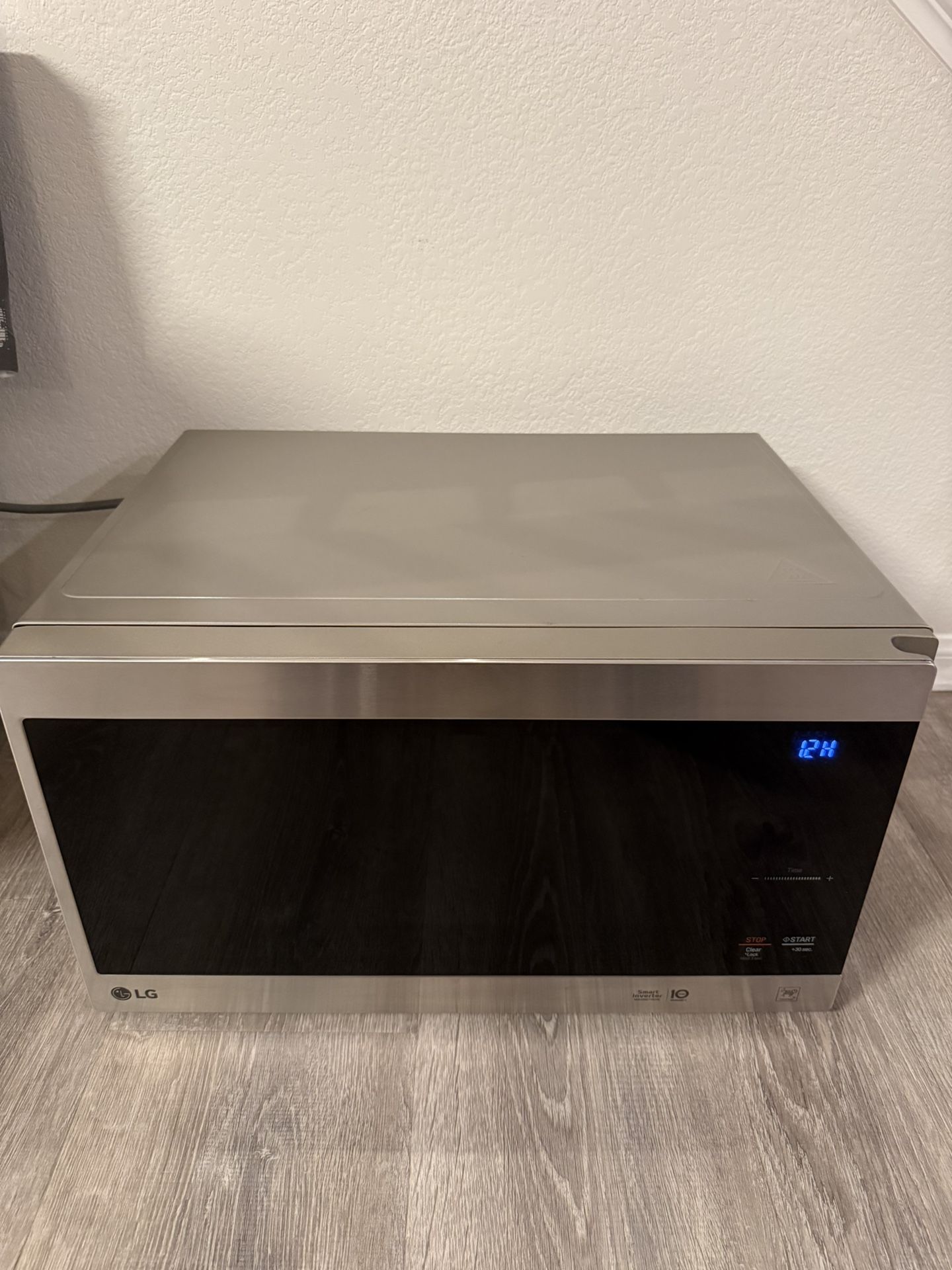 LG 1.5 cu ft NeoChef countertop microwave