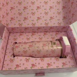 The Stanley 1913 X Loveshackfancy Quencher H2.0 Flowstate™ Tumbler is a stylish and functional 30 oz tumbler perfect for keeping drinks at the ideal t