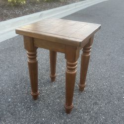Small Pottery Barn multi purpose bench, stand end table used in good condition with some minor cosmetic blemishes. Theses blemishes are in the form of